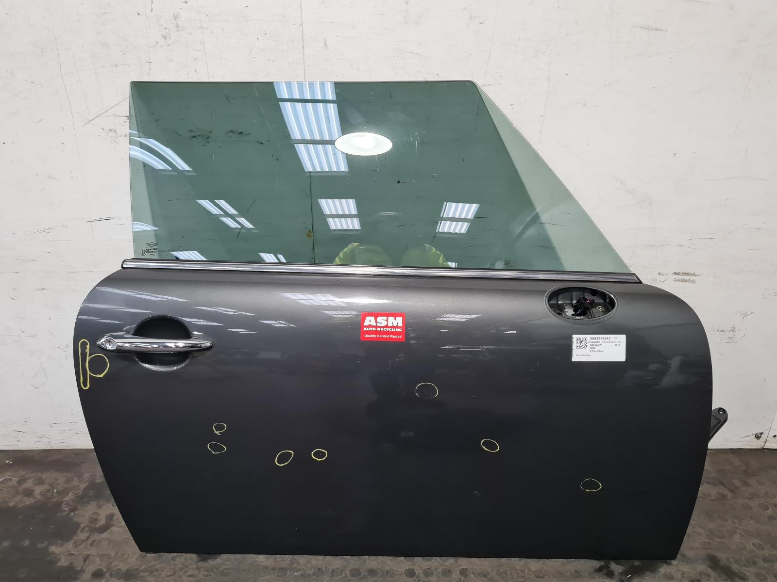 View Auto part R Front Door Mini (bmw) Mini 2010