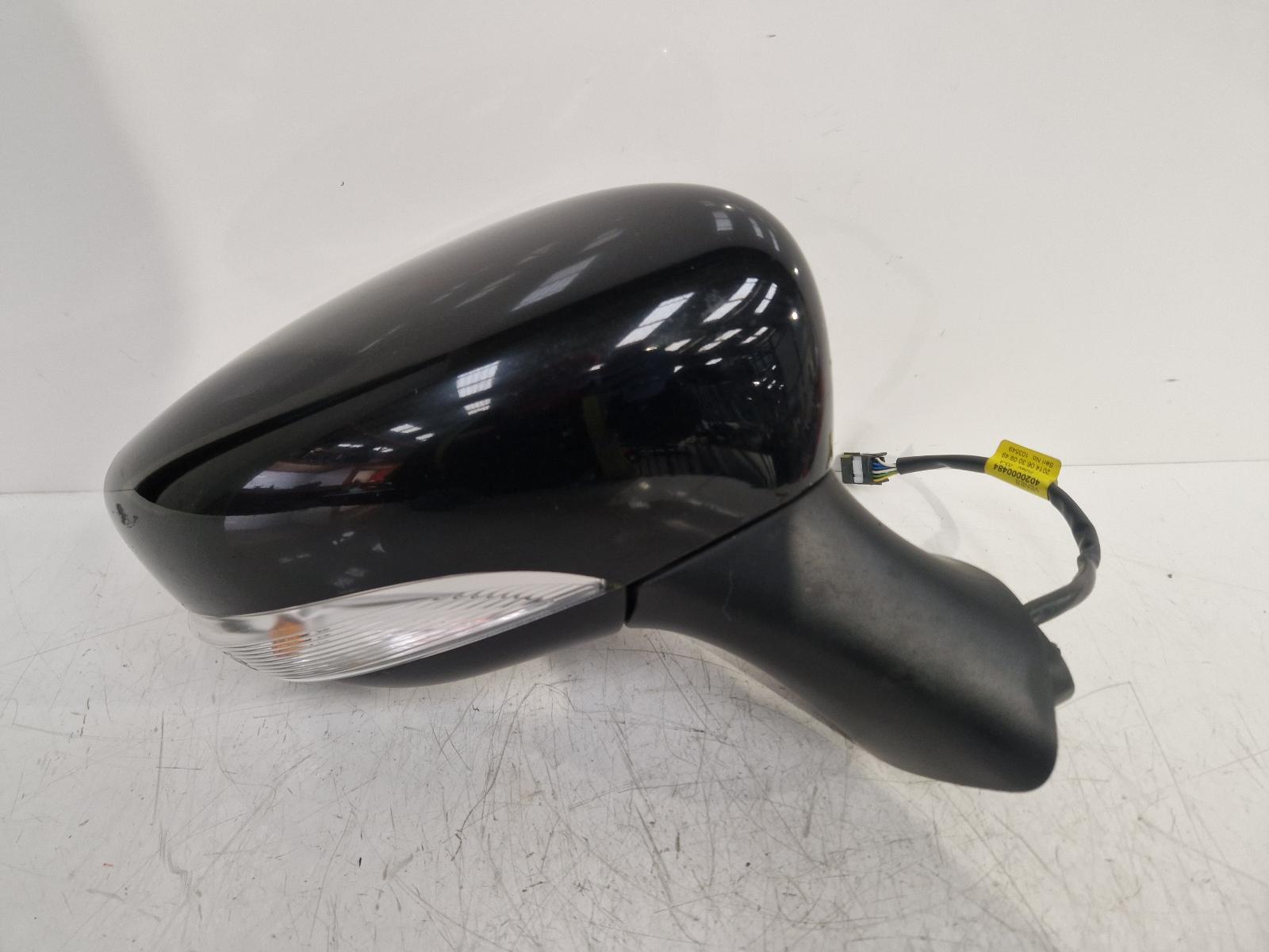 View Auto part R Door Mirror Renault Clio 2014