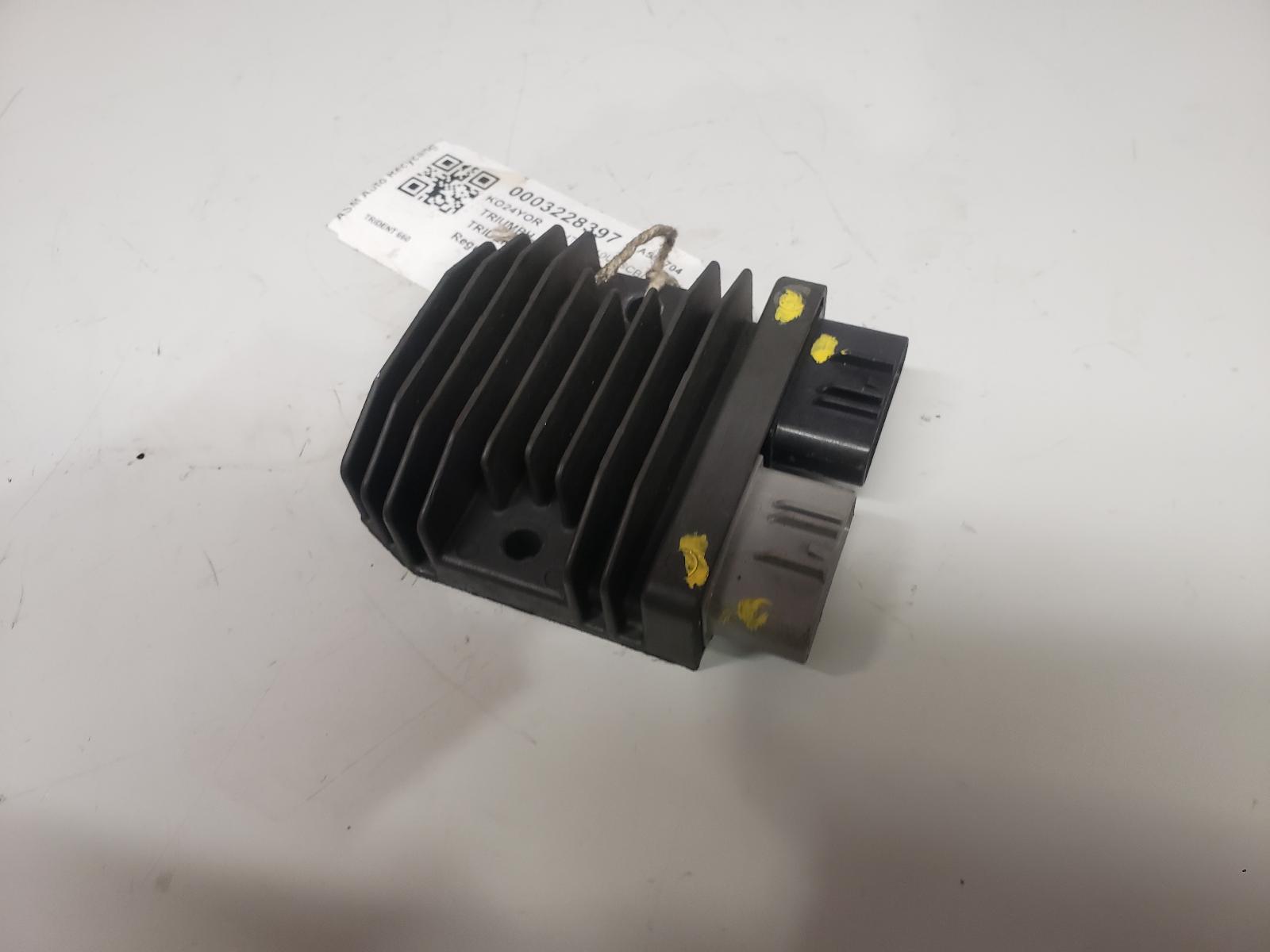 View Auto part Regulator/Rectifier Triumph Trident 660 2024