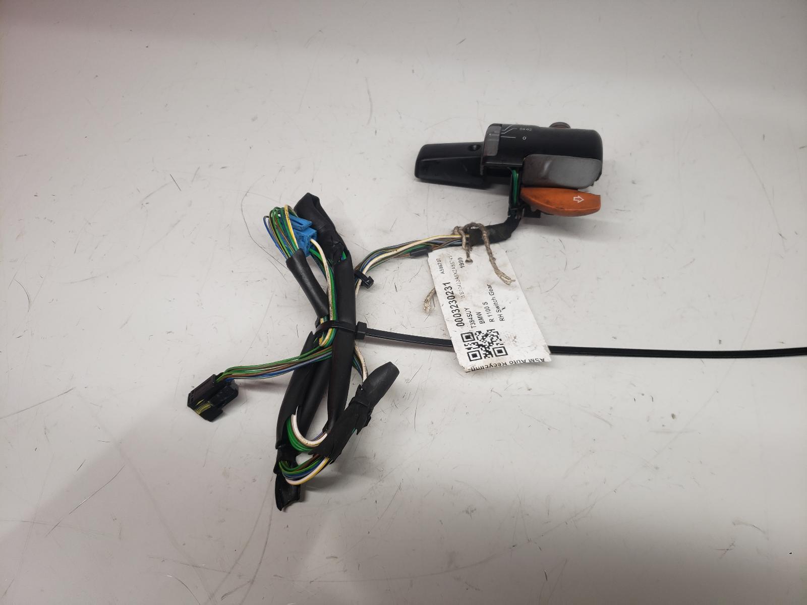 View Auto part RH Switch Gear Bmw R 1100 S 1999