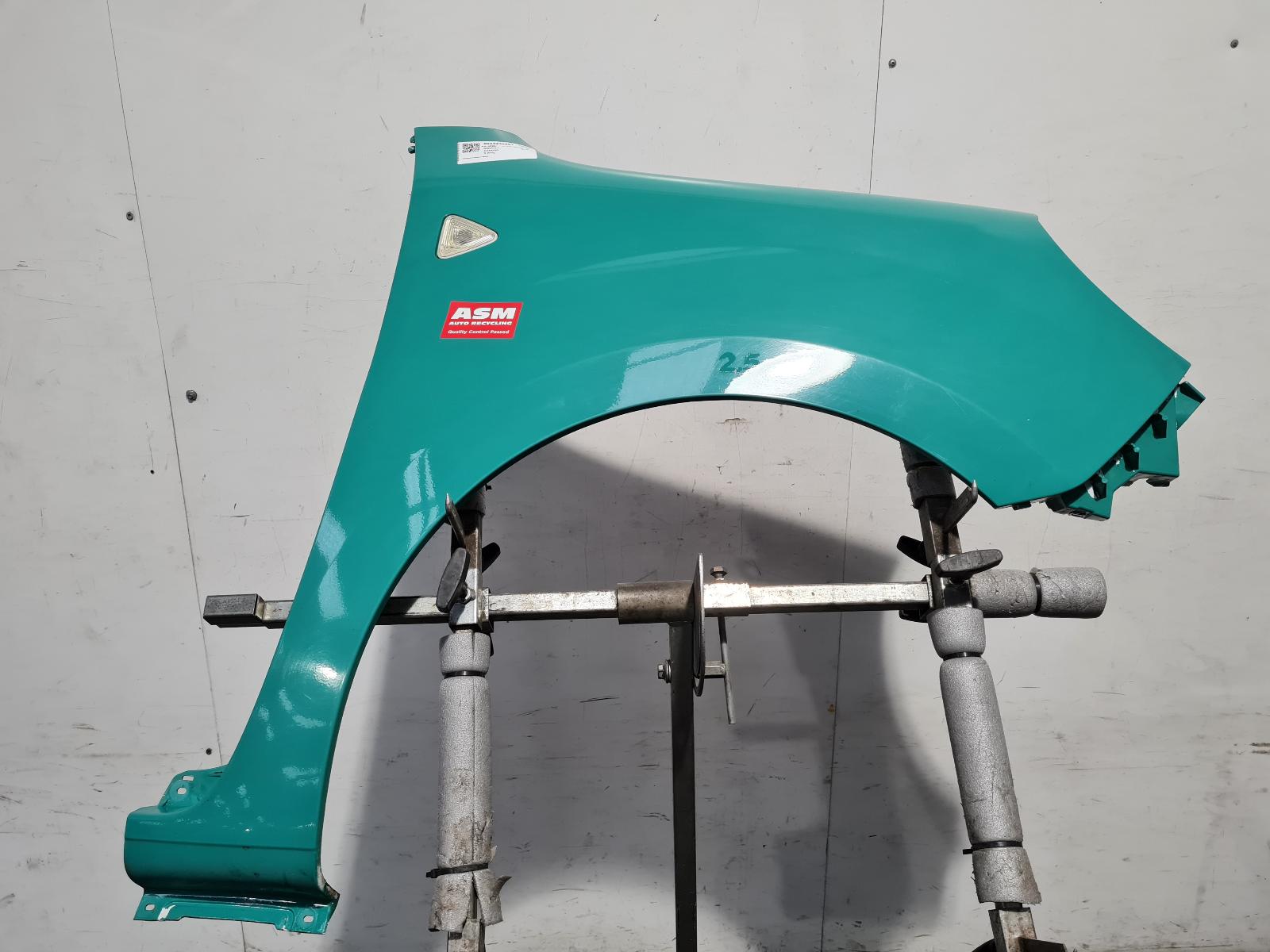 View Auto part R Wing Renault Kangoo 2010