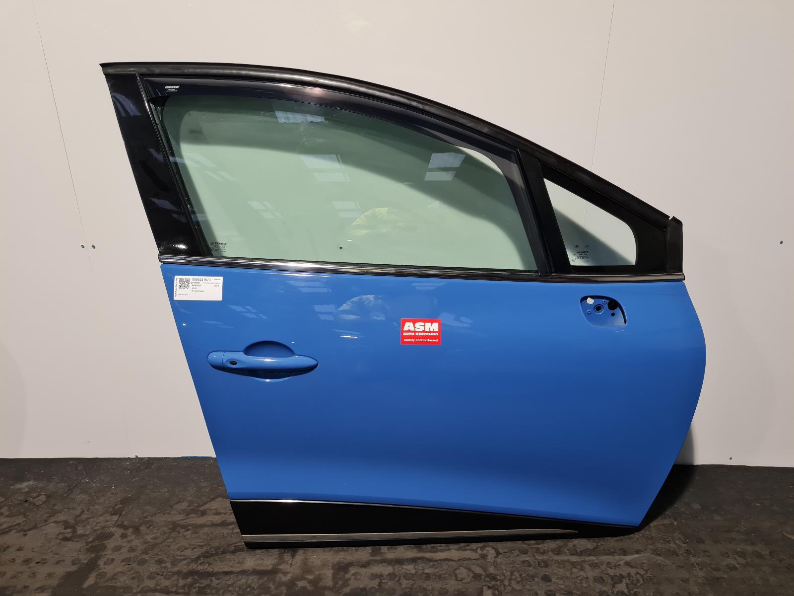 View Auto part R Front Door Renault Clio 2015