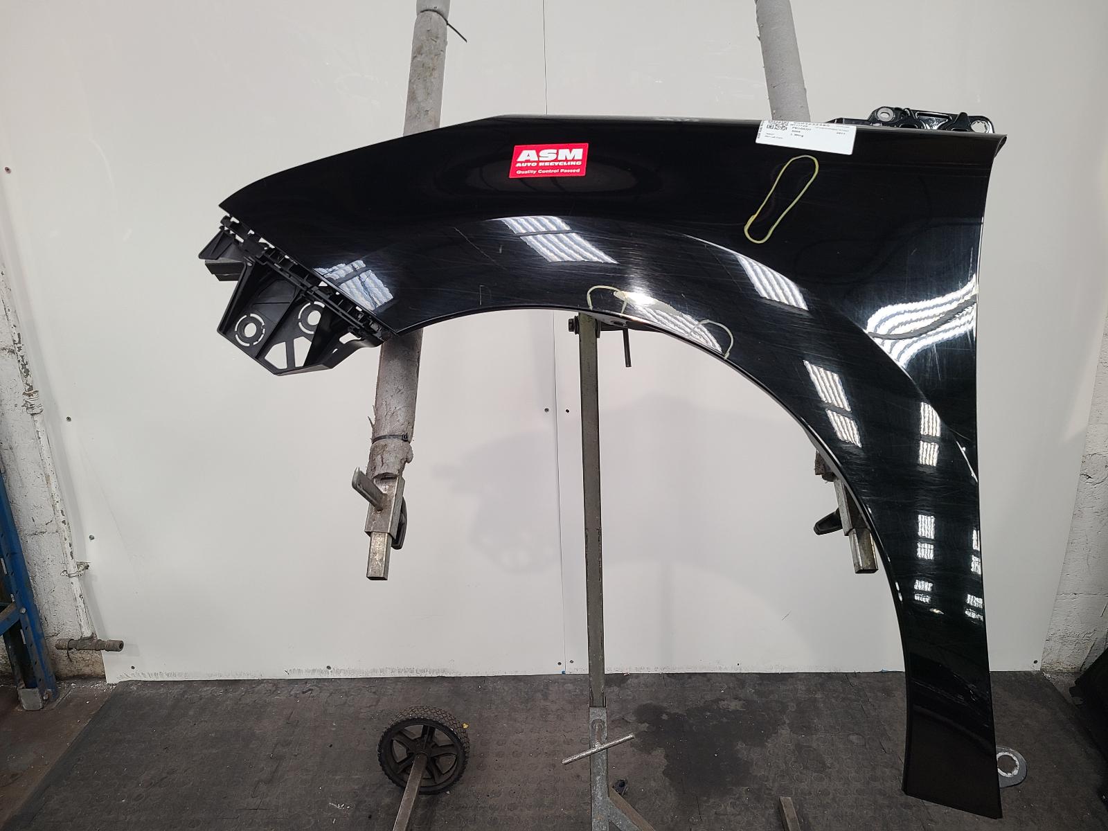 View Auto part L Wing Peugeot 5008 2011