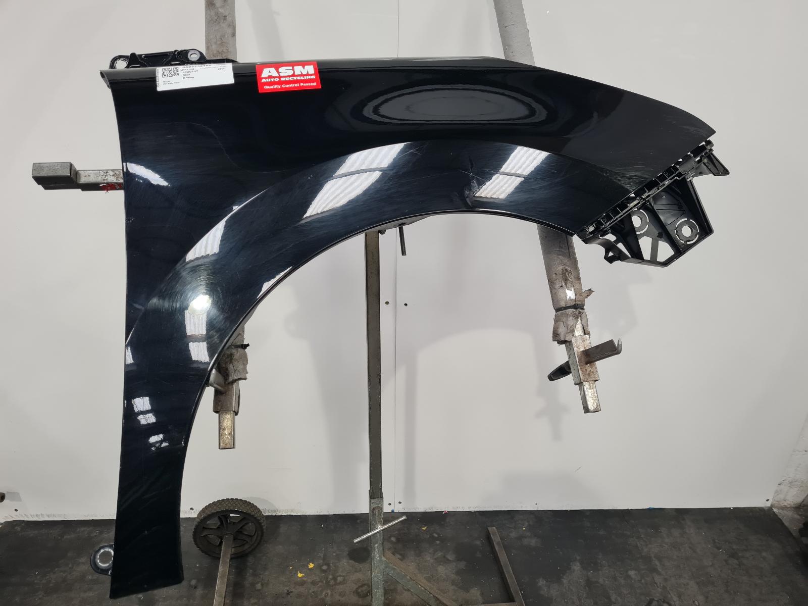 View Auto part R Wing Peugeot 5008 2011