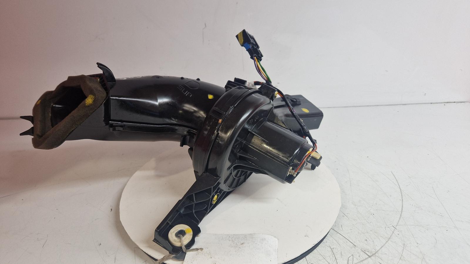 View Auto part Heater Motor/Assembly Peugeot 5008 2011