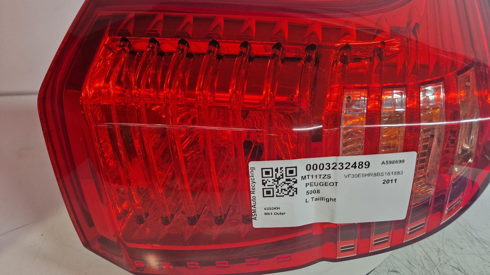 View Auto part L Taillight Peugeot 5008 2011