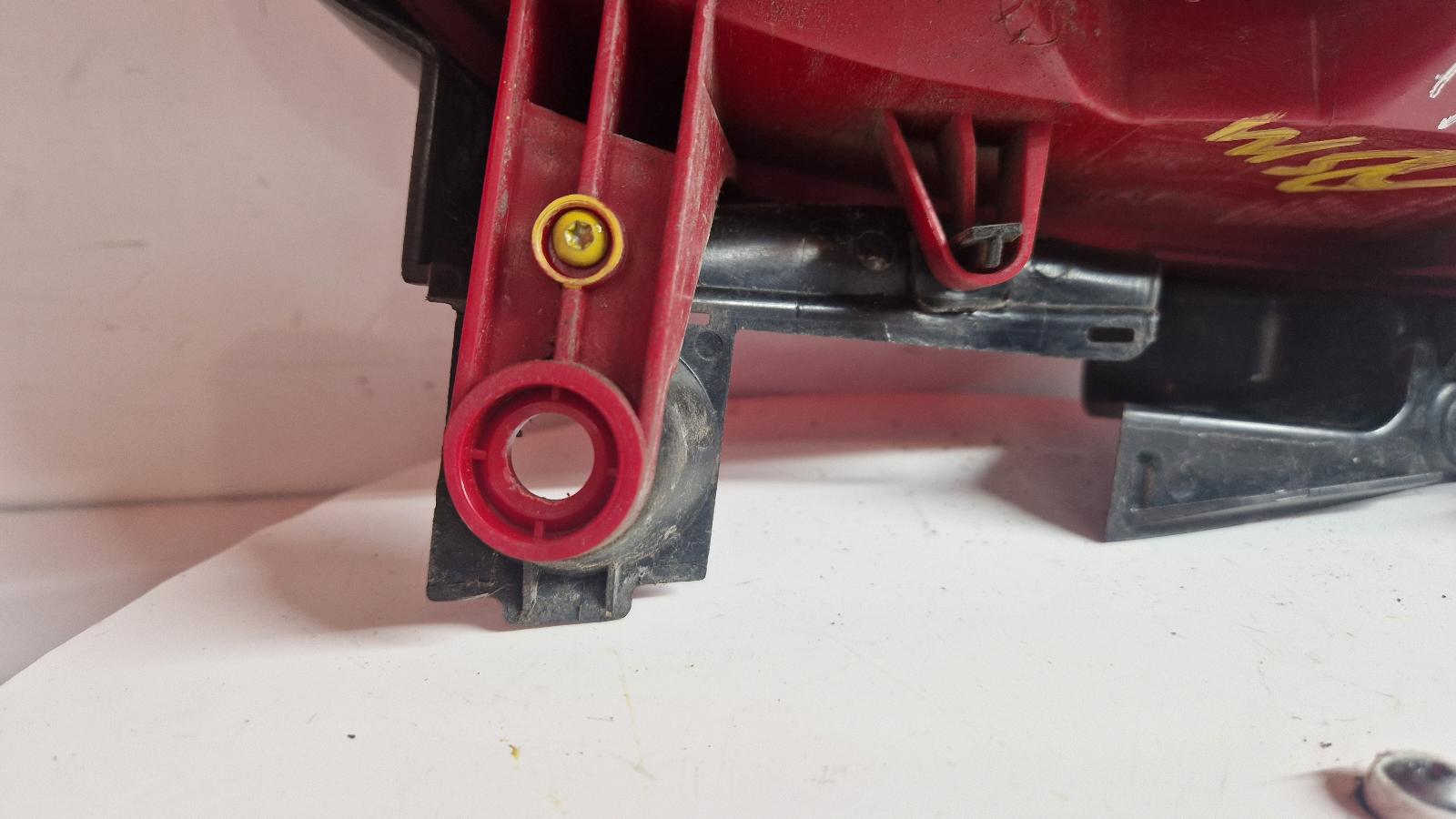 View Auto part L Taillight Peugeot 5008 2011