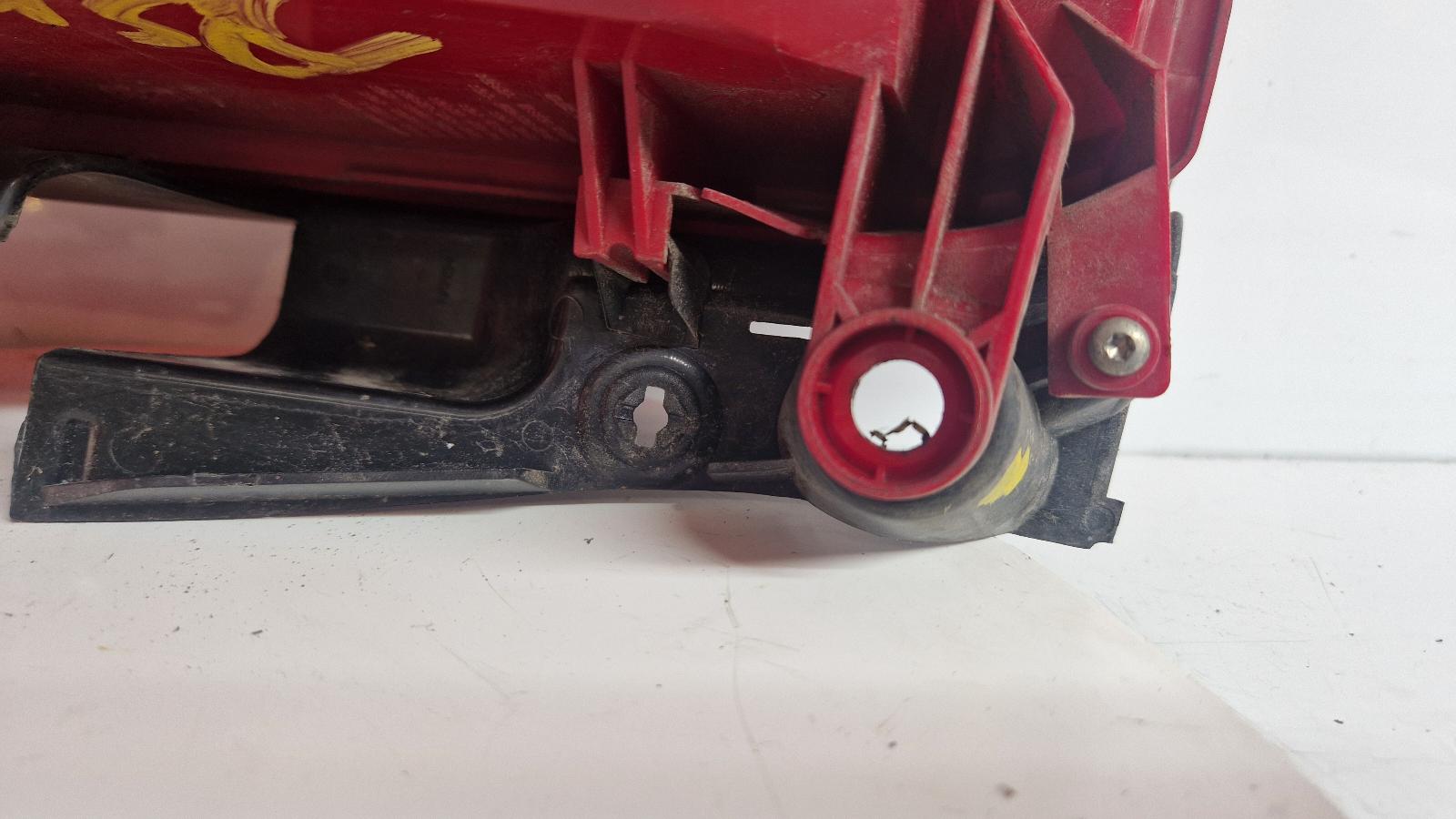View Auto part L Taillight Peugeot 5008 2011
