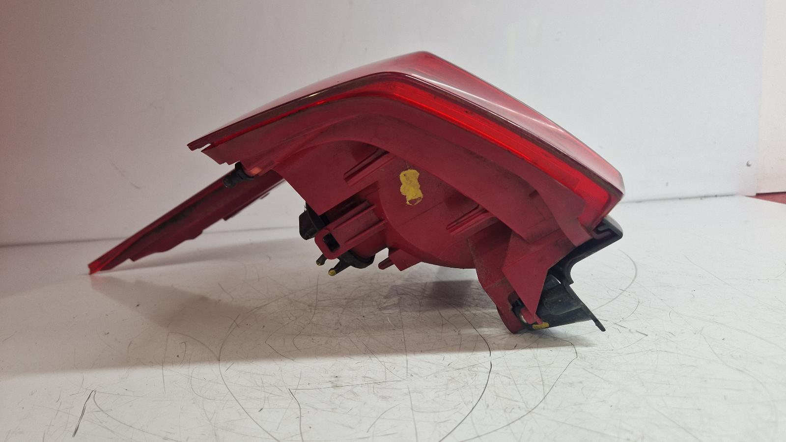 View Auto part L Taillight Peugeot 5008 2011