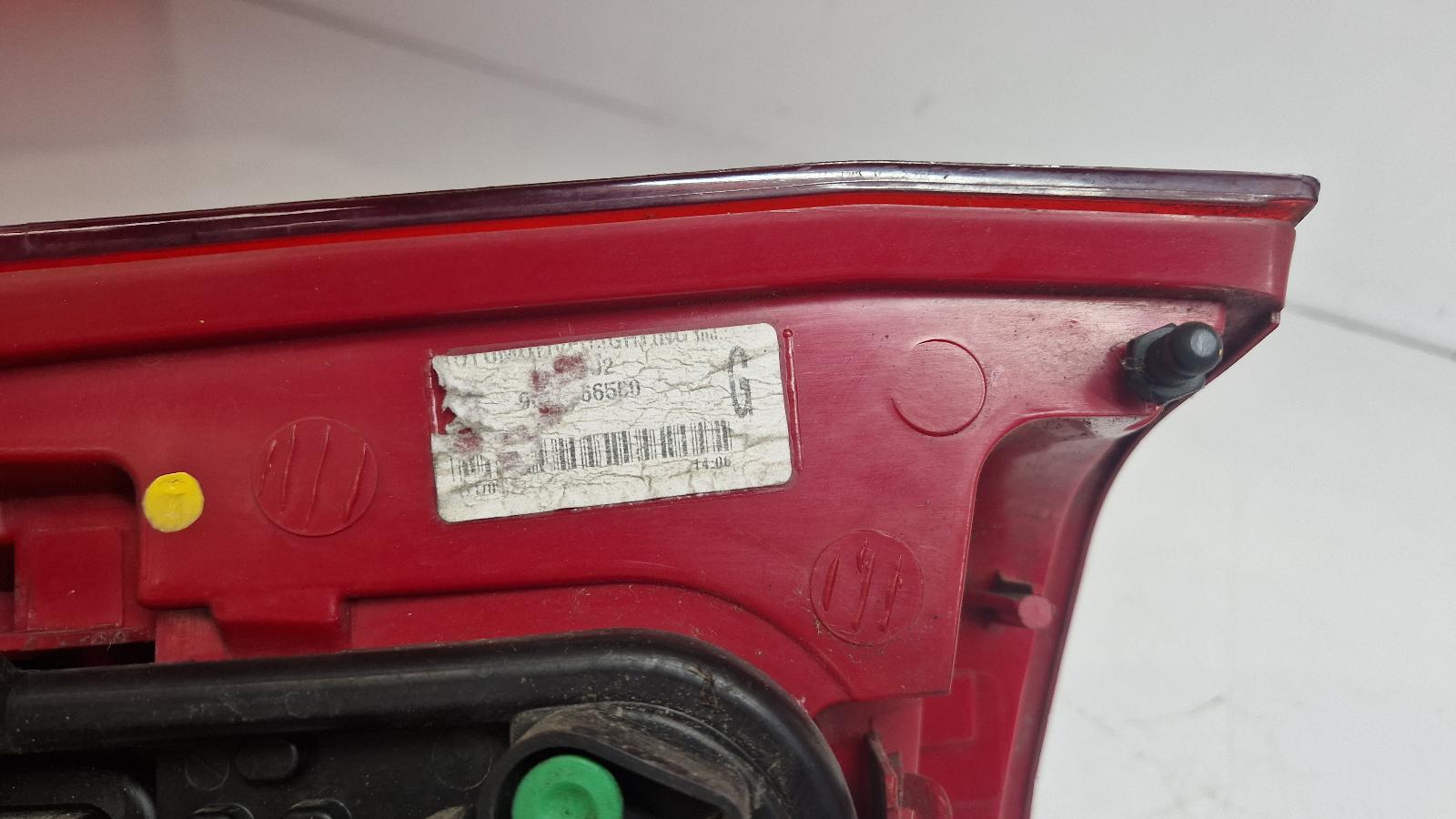 View Auto part L Taillight Peugeot 5008 2011
