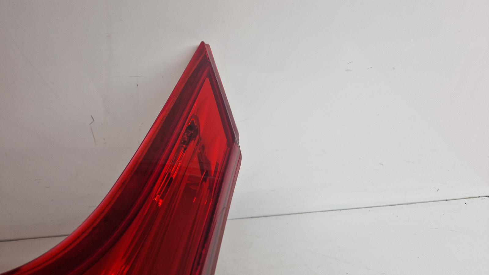 View Auto part L Taillight Peugeot 5008 2011