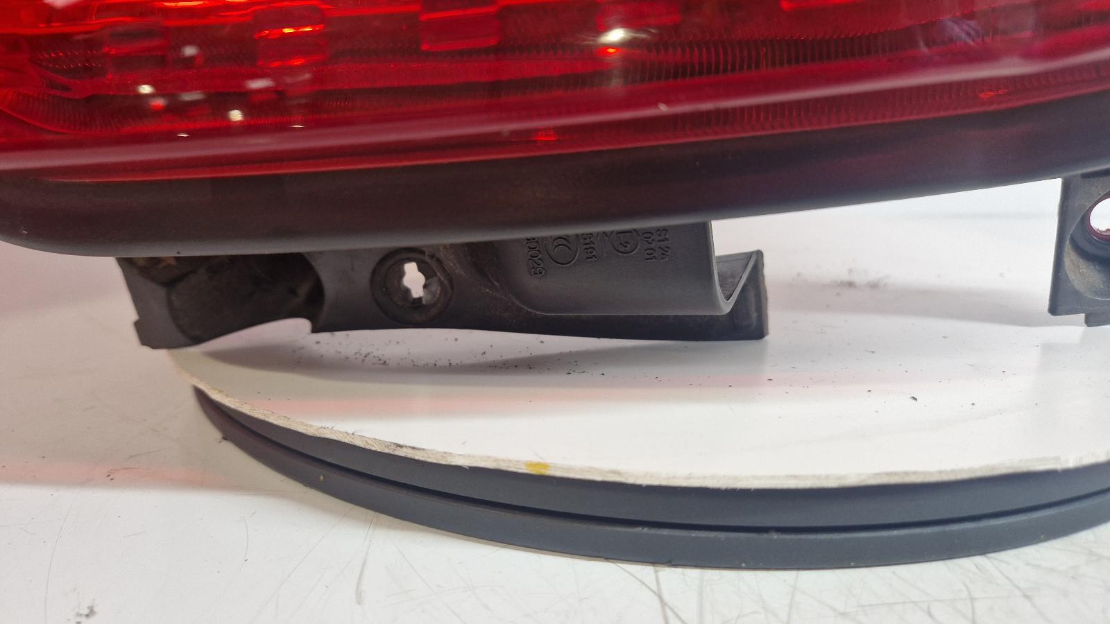 View Auto part L Taillight Peugeot 5008 2011