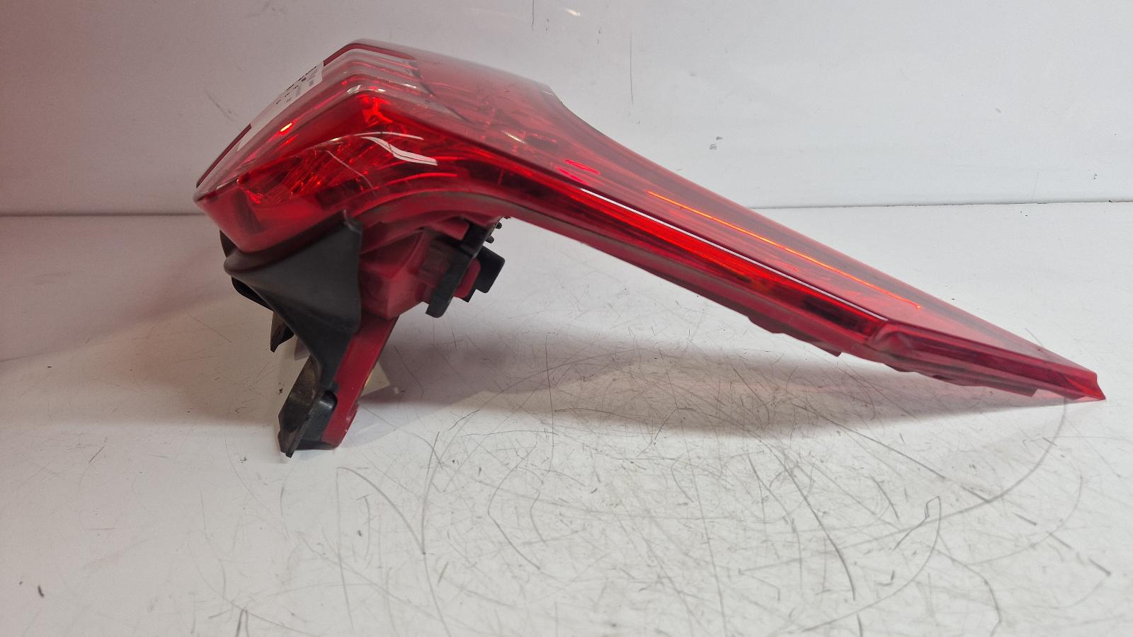 View Auto part L Taillight Peugeot 5008 2011