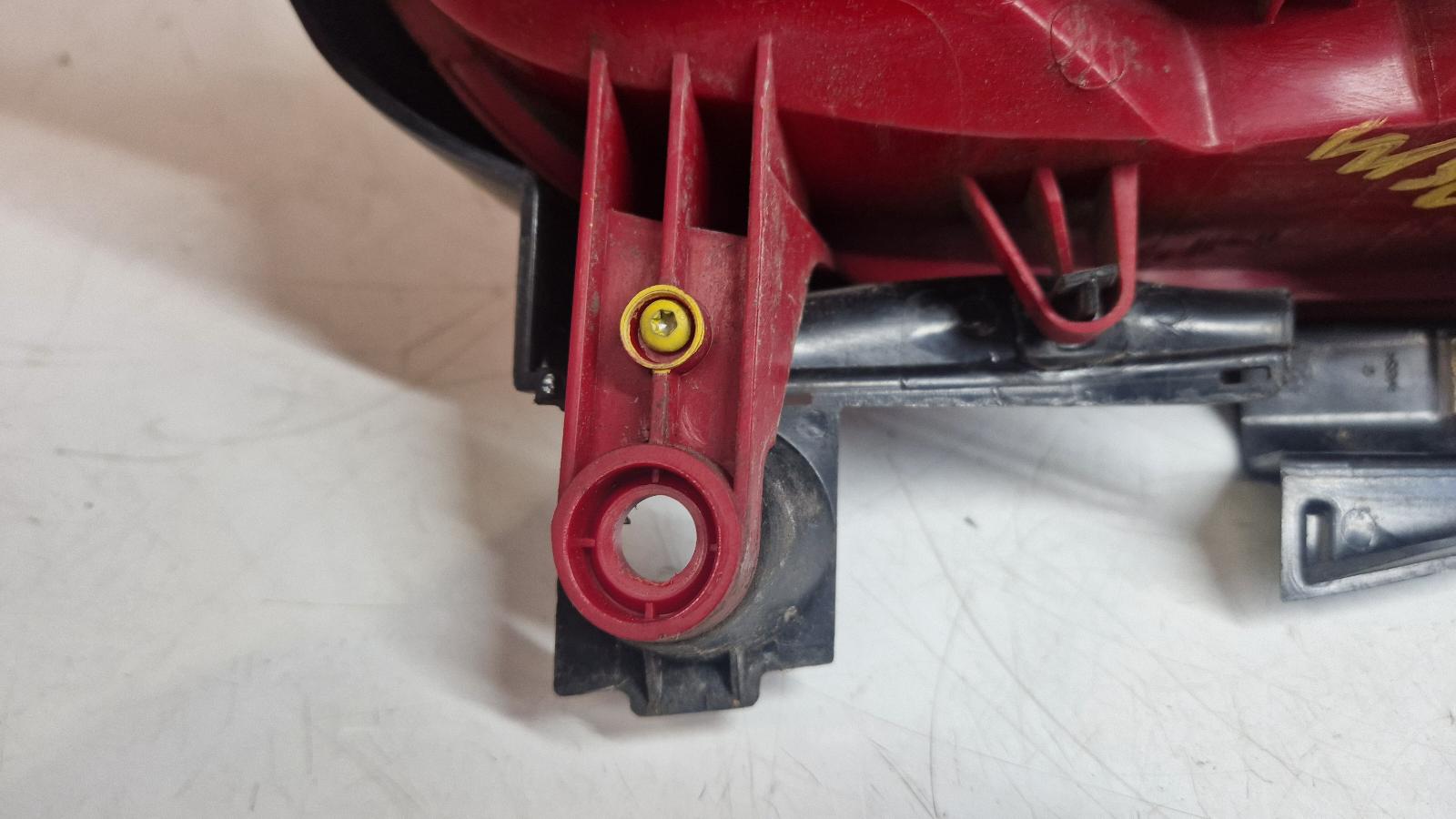 View Auto part L Taillight Peugeot 5008 2011
