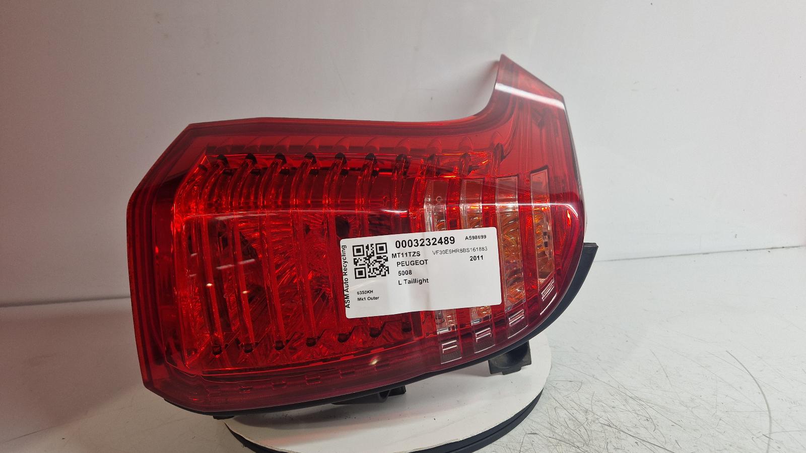View Auto part L Taillight Peugeot 5008 2011