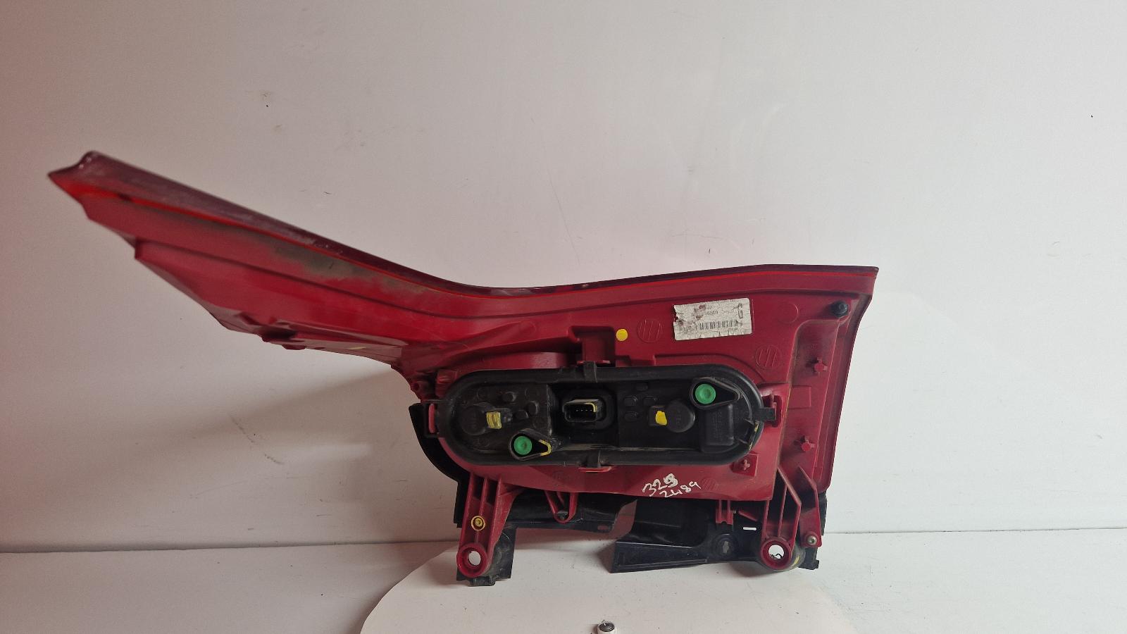 View Auto part L Taillight Peugeot 5008 2011