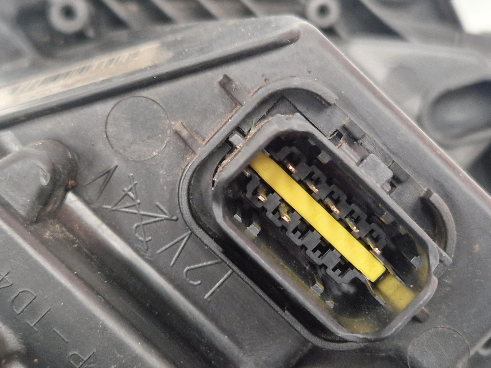 View Auto part L Headlamp Peugeot 5008 2011