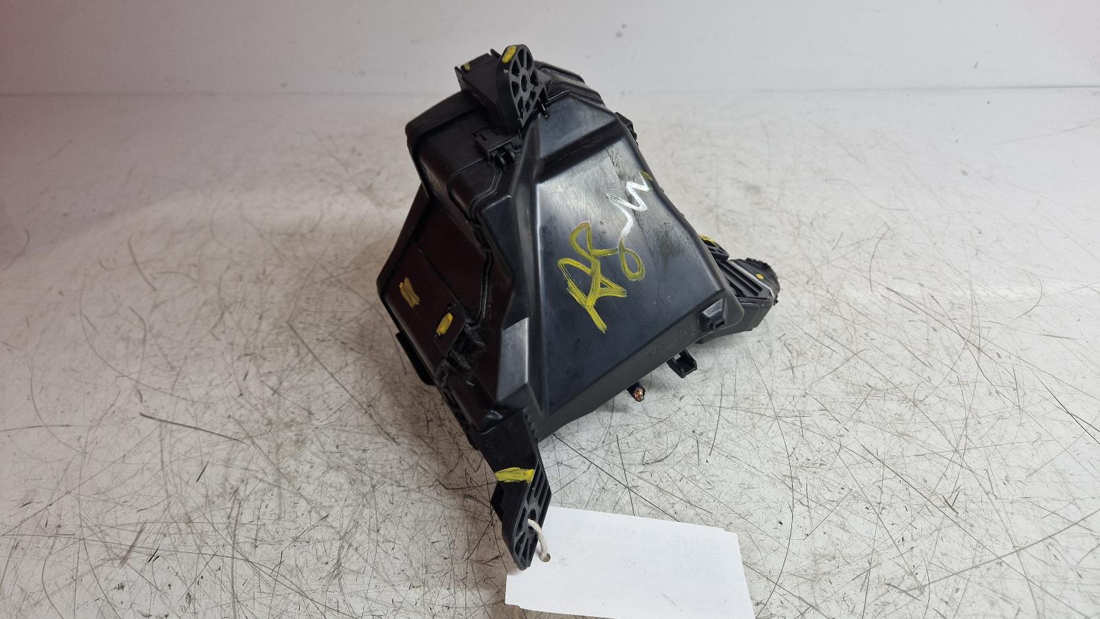 View Auto part Fuse Box Toyota Yaris 2012