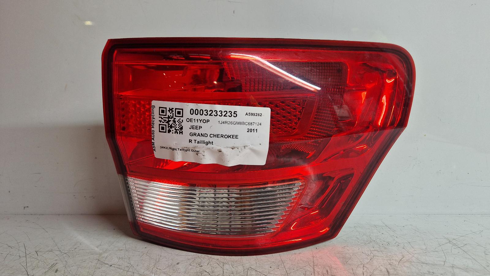 View Auto part R Taillight Jeep Grand Cherokee 2011