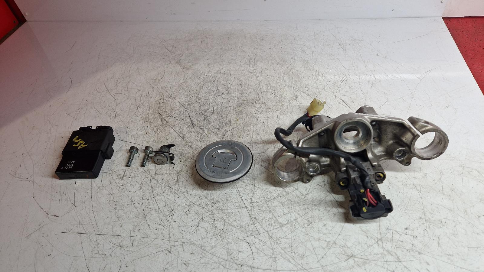 View Auto part Comp.Lock Set + Keys Honda Cb 600 Hornet 1998