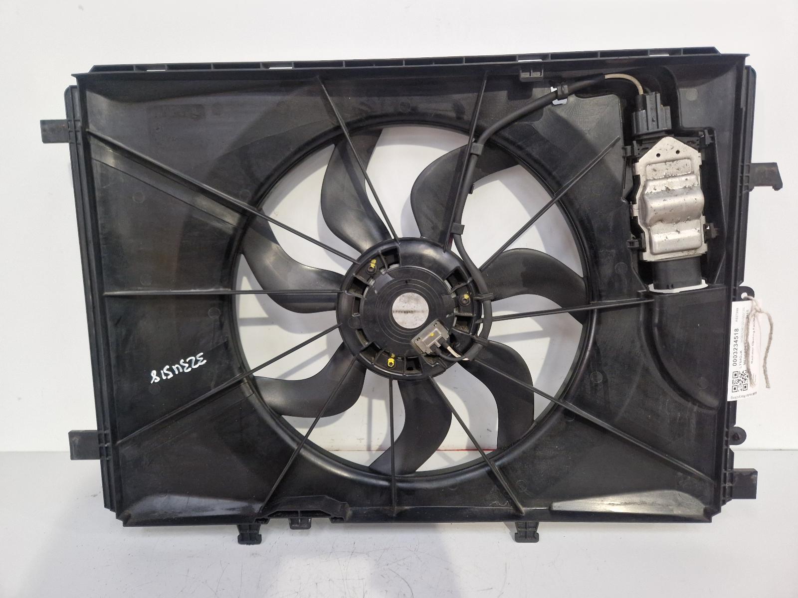 View Auto part Engine Cooling Motor Mercedes A Class 2015