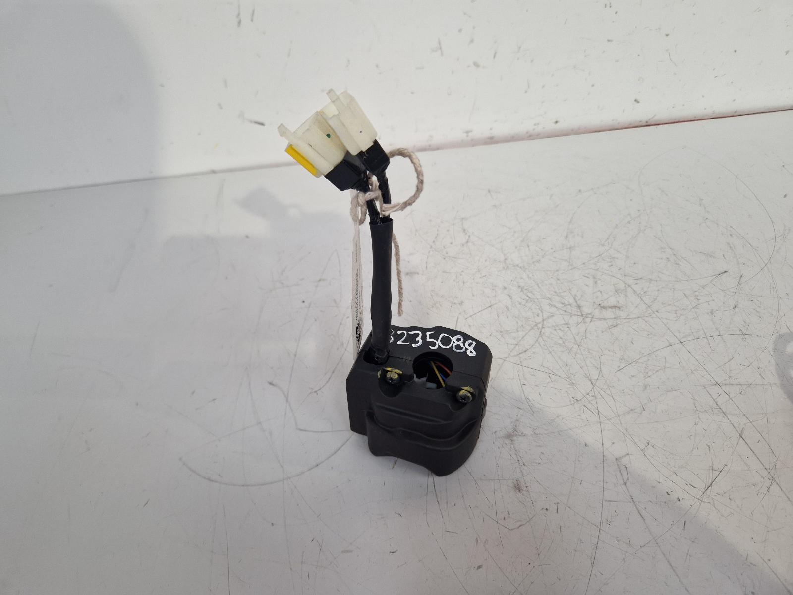 View Auto part LH Switch Gear Yamaha Nmax 125 2025