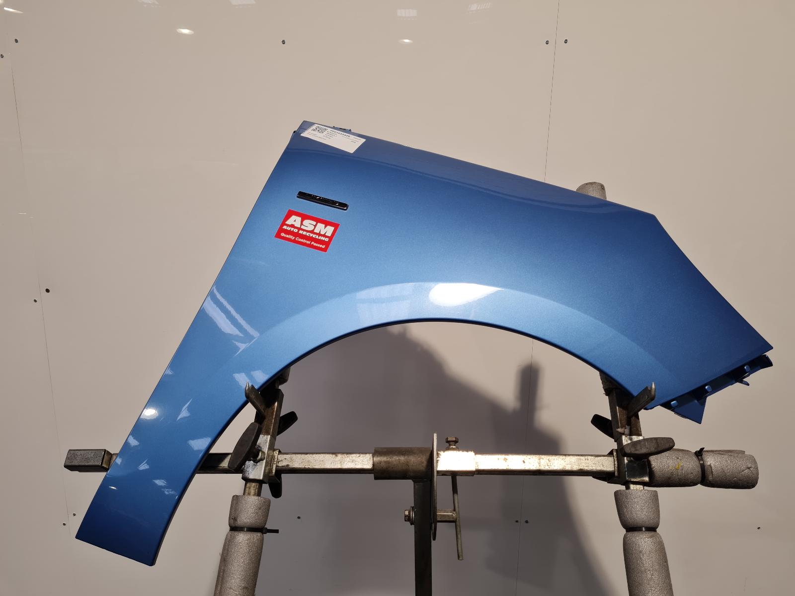 View Auto part R Wing Renault Scenic 2015