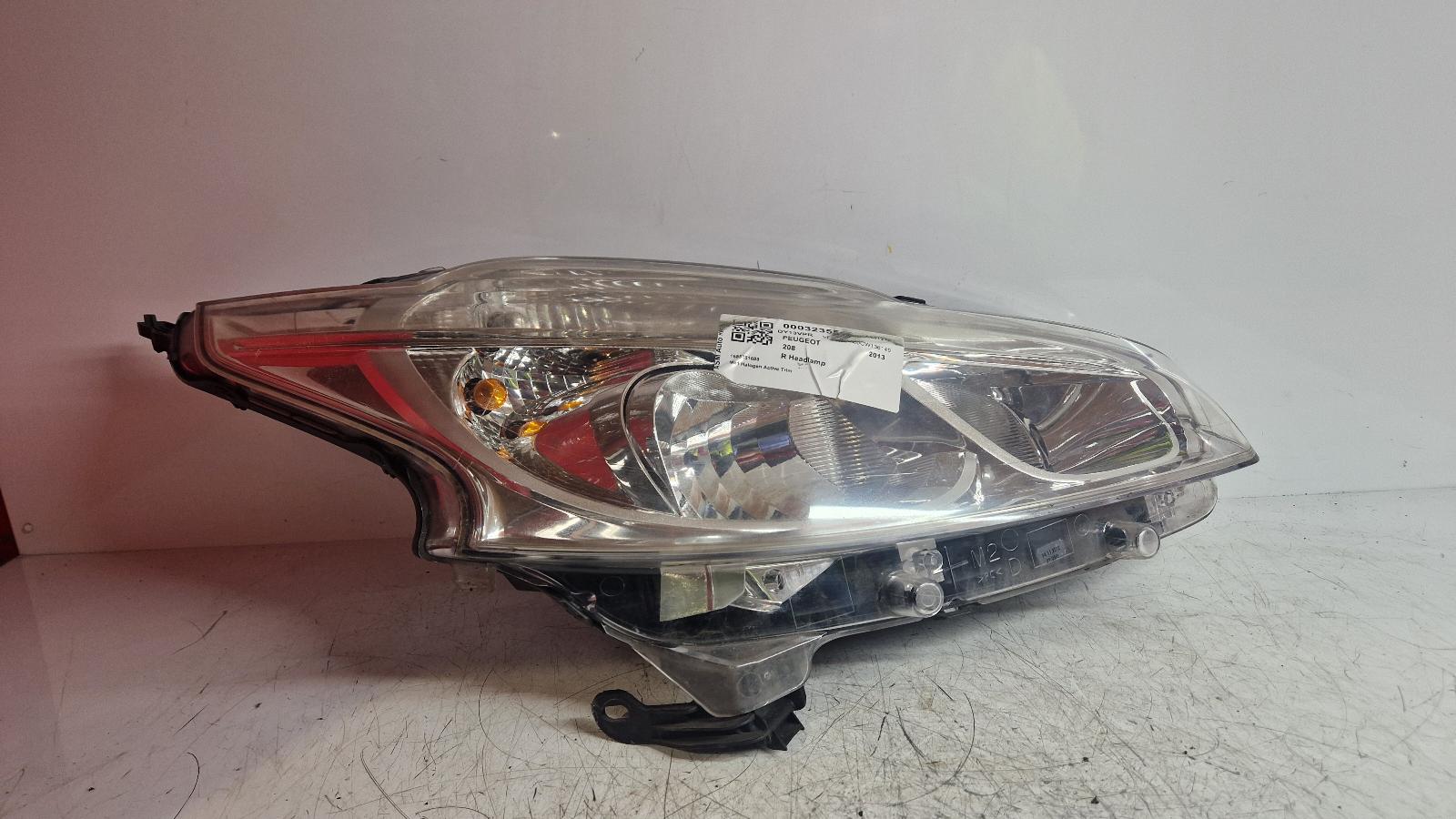 View Auto part R Headlamp Peugeot 208 2013