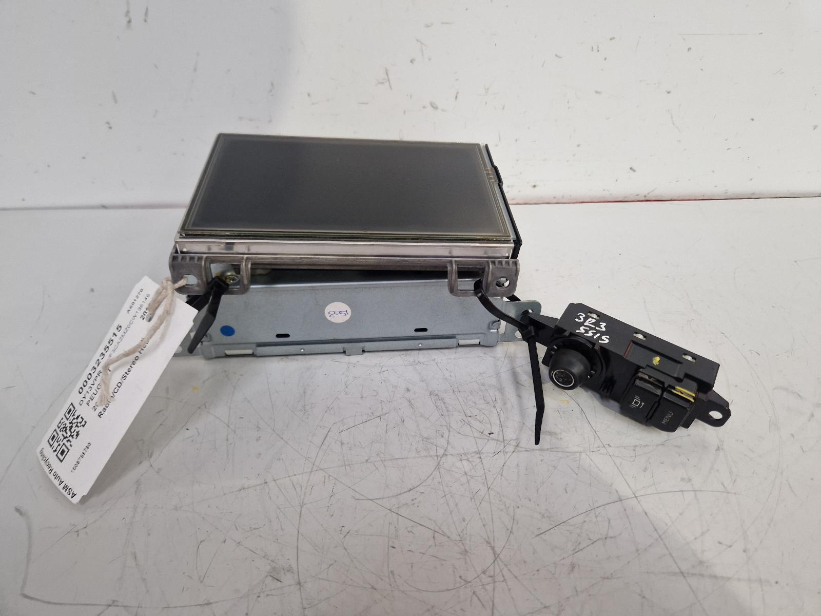 View Auto part A/V Equipment Peugeot 208 2013