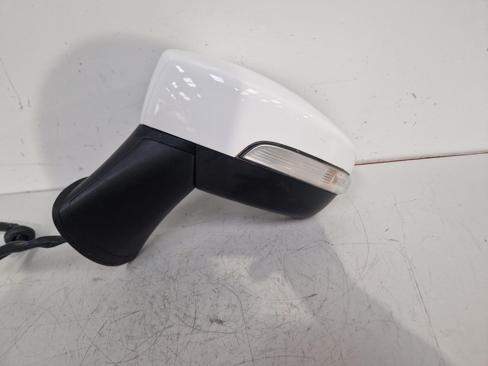 View Auto part L Door Mirror Ford Ecosport 2019