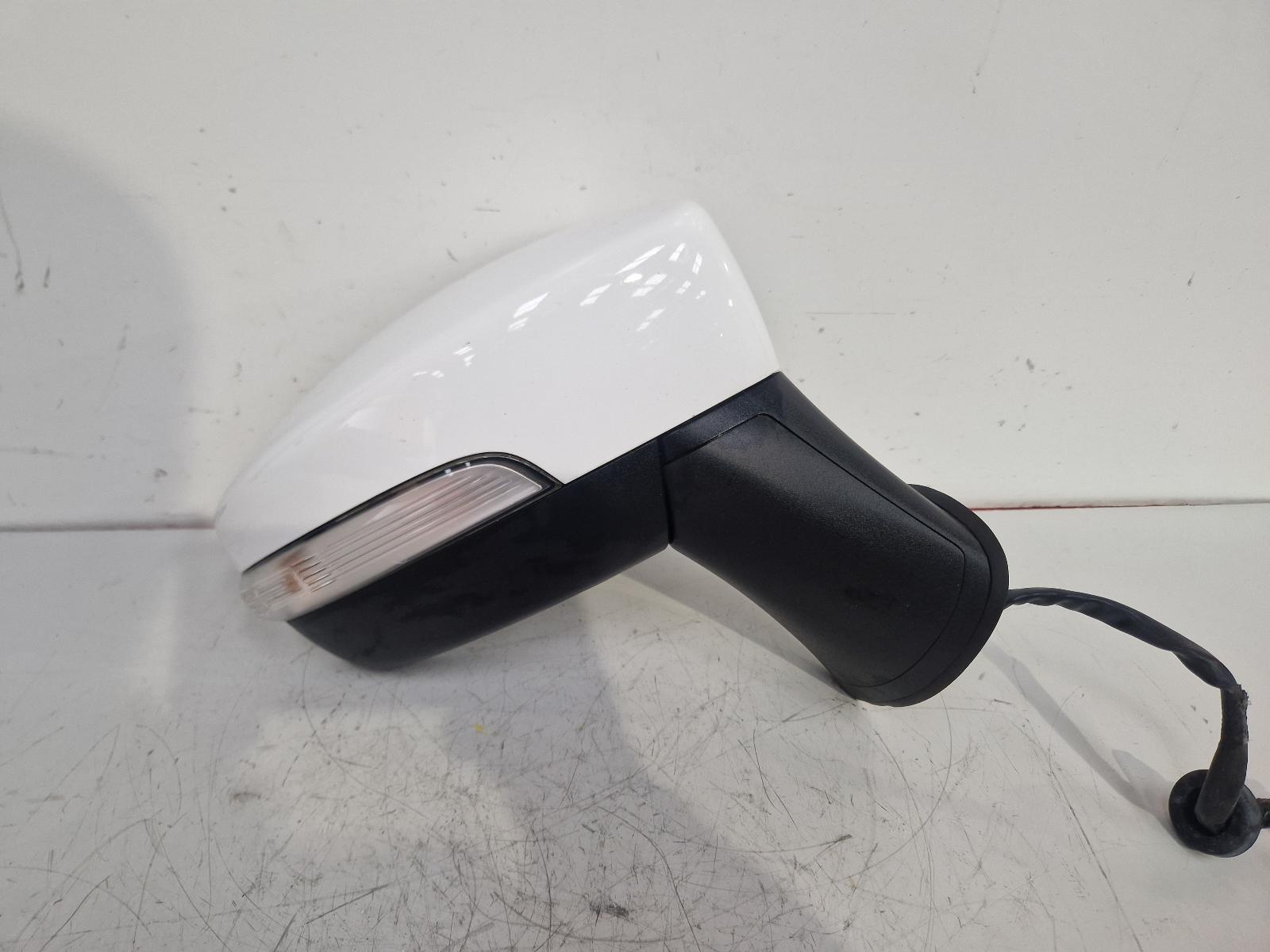 View Auto part R Door Mirror Ford Ecosport 2019