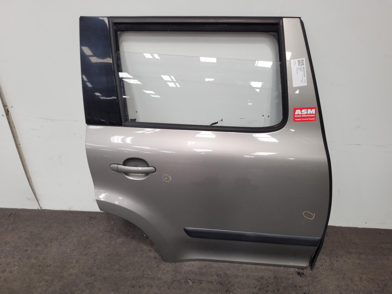 View Auto part R Rear Door Skoda Yeti 2011