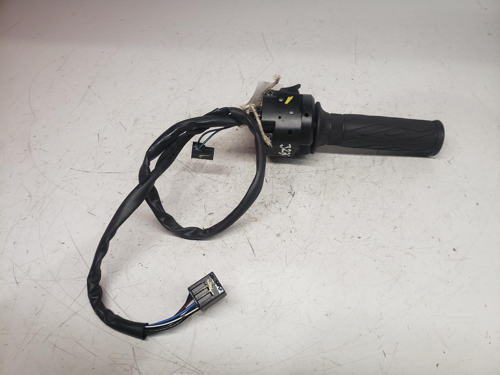 View Auto part RH Switch Gear Suzuki Sv650 2022