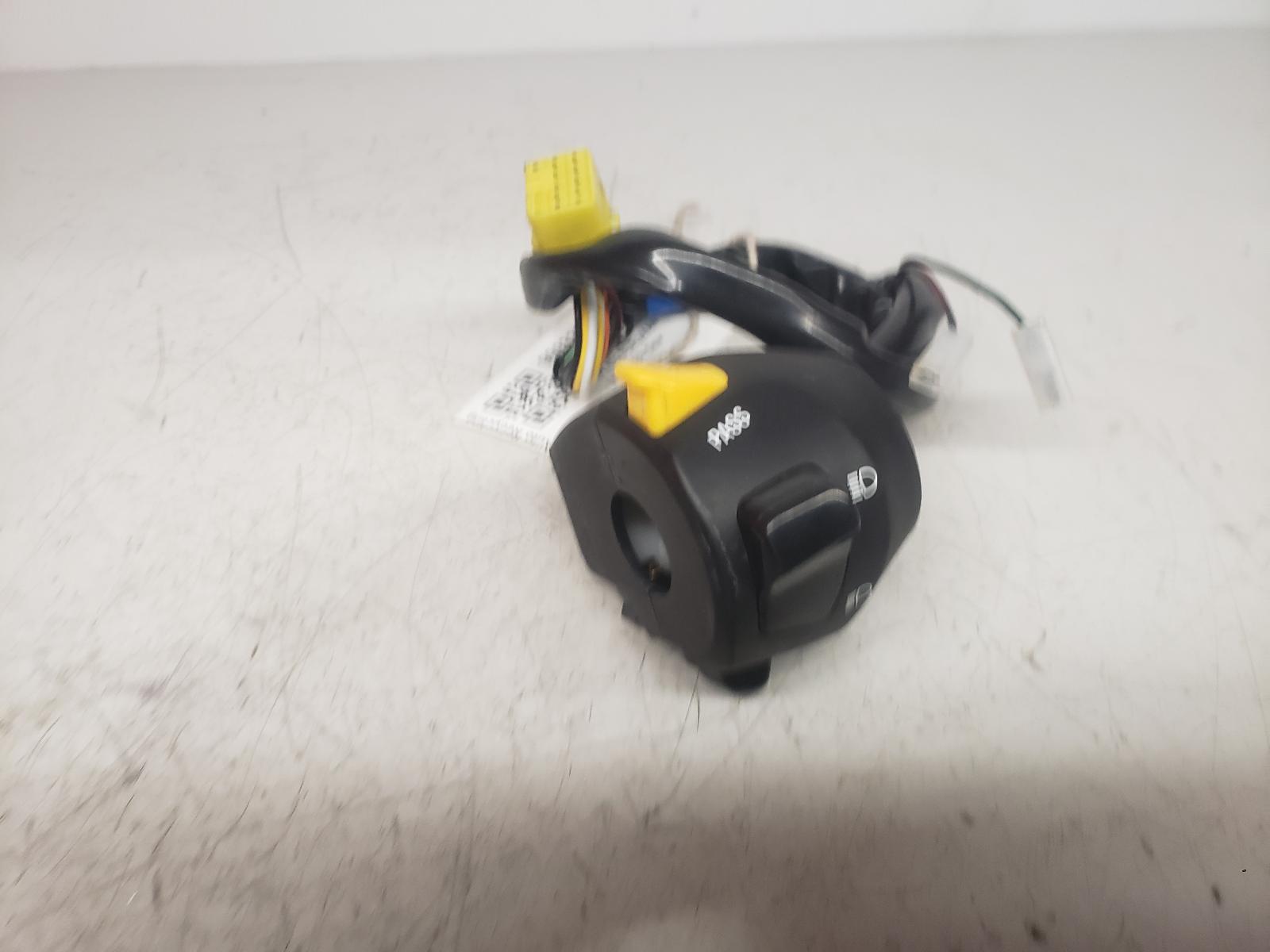 View Auto part LH Switch Gear Suzuki An 400 Burgman 2022