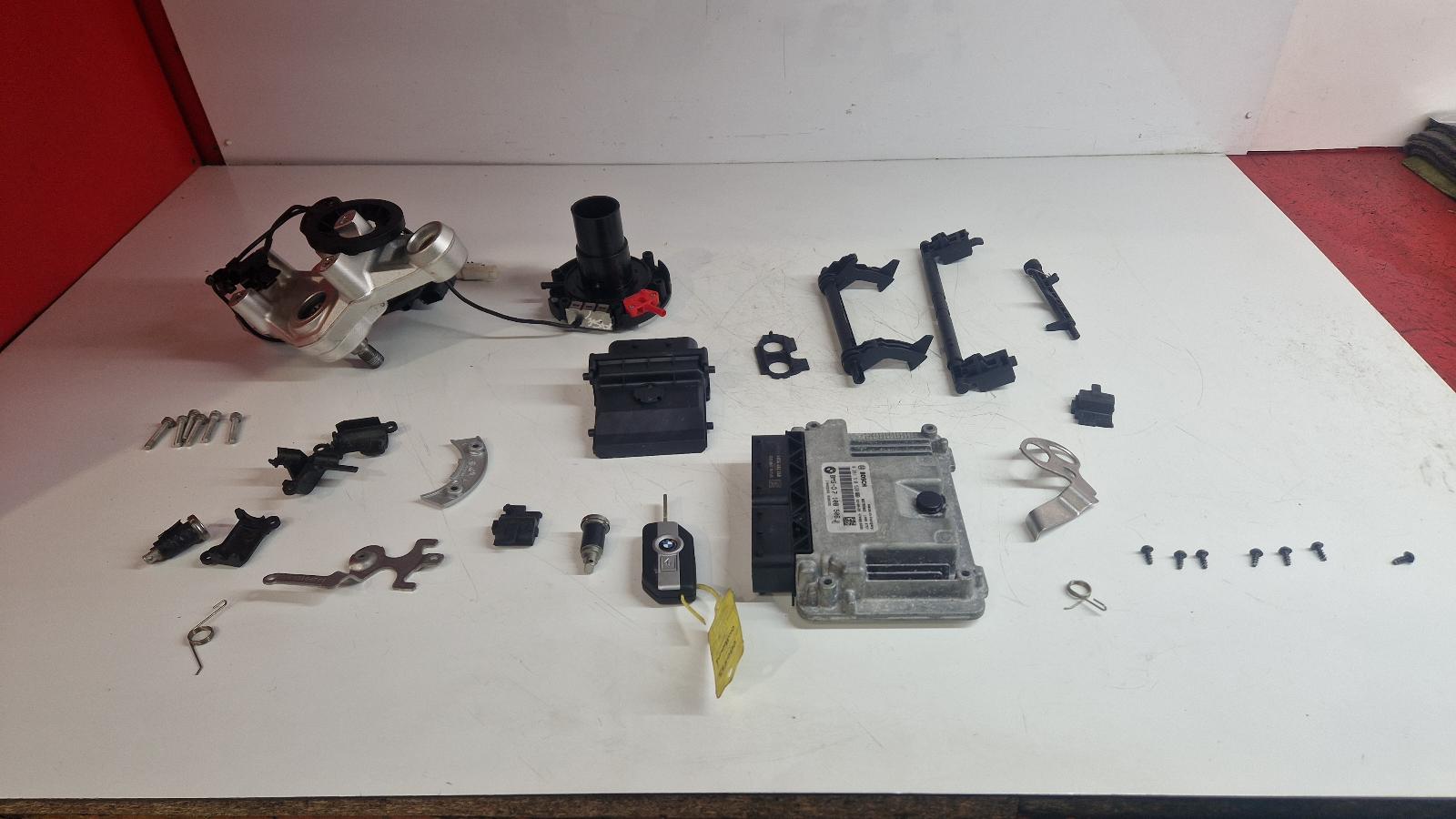 View Auto part Comp.Lock Set + Keys Bmw R1250 Gs Te 2022