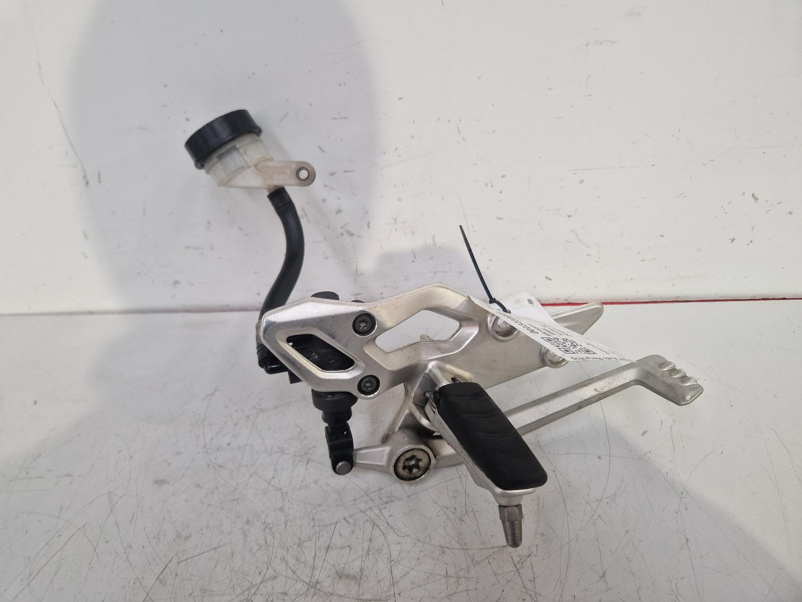 View Auto part Right Footrest Bmw R1200 Rs 2018