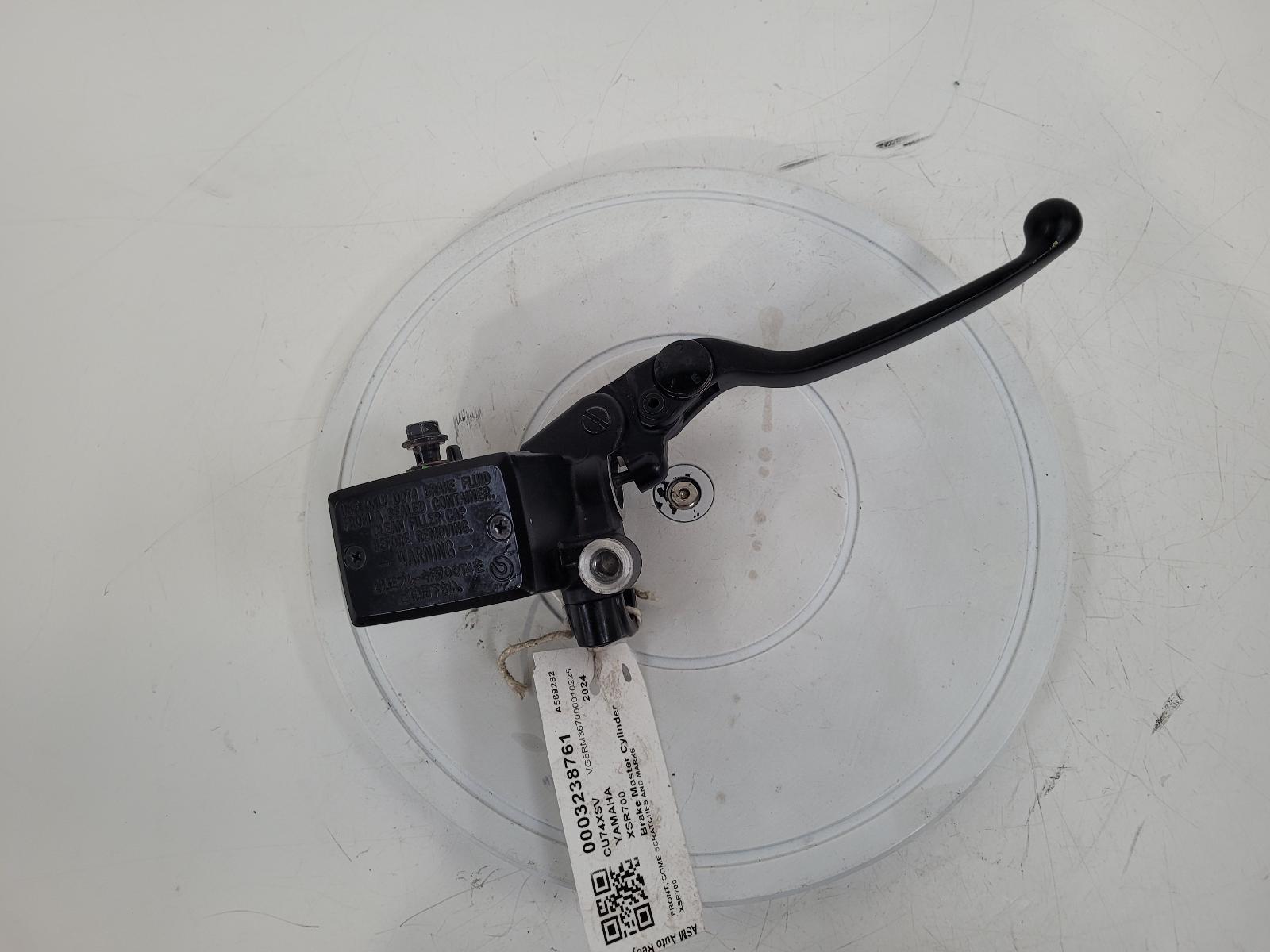 View Auto part Master Cylinder Yamaha Xsr700 2024