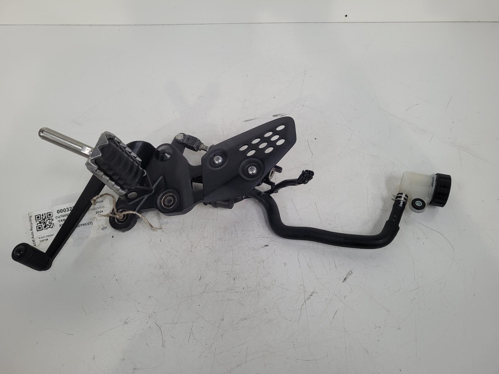 View Auto part Right Footrest Yamaha Xsr700 2024