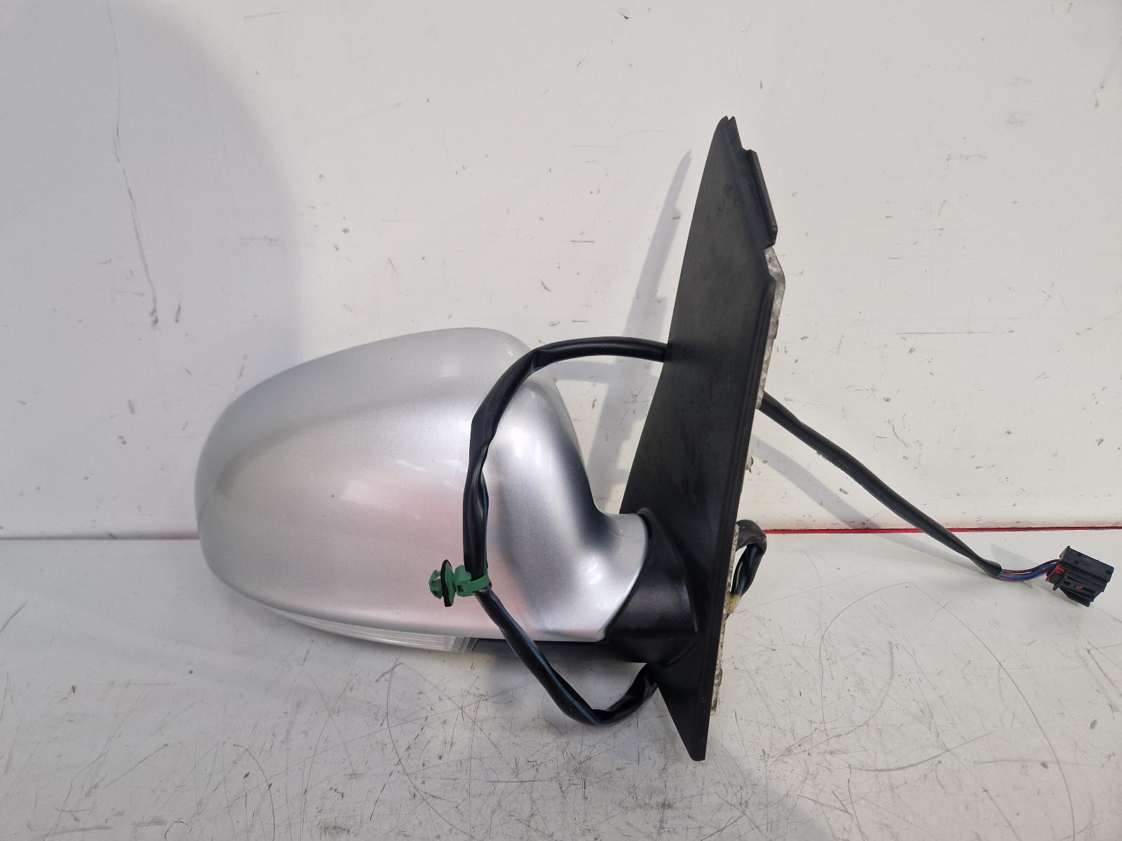View Auto part R Door Mirror Volkswagen Golf Plus 2012