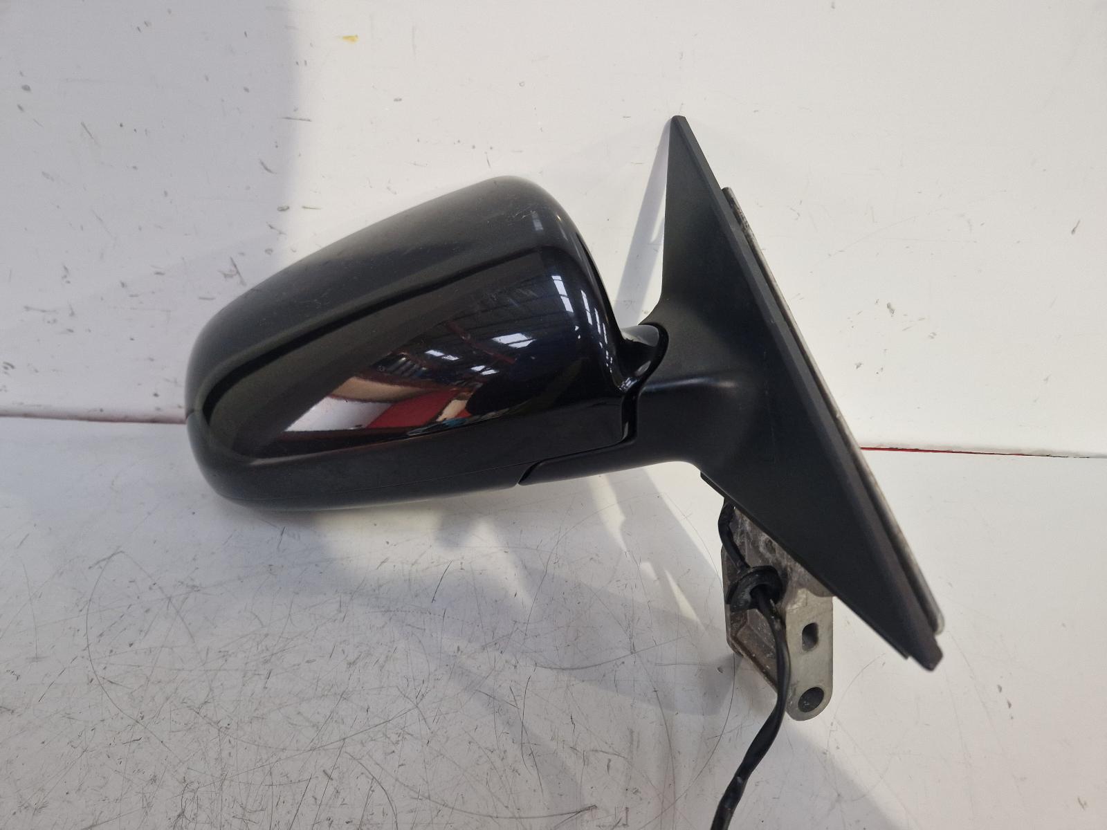 View Auto part R Door Mirror Audi A4 2004