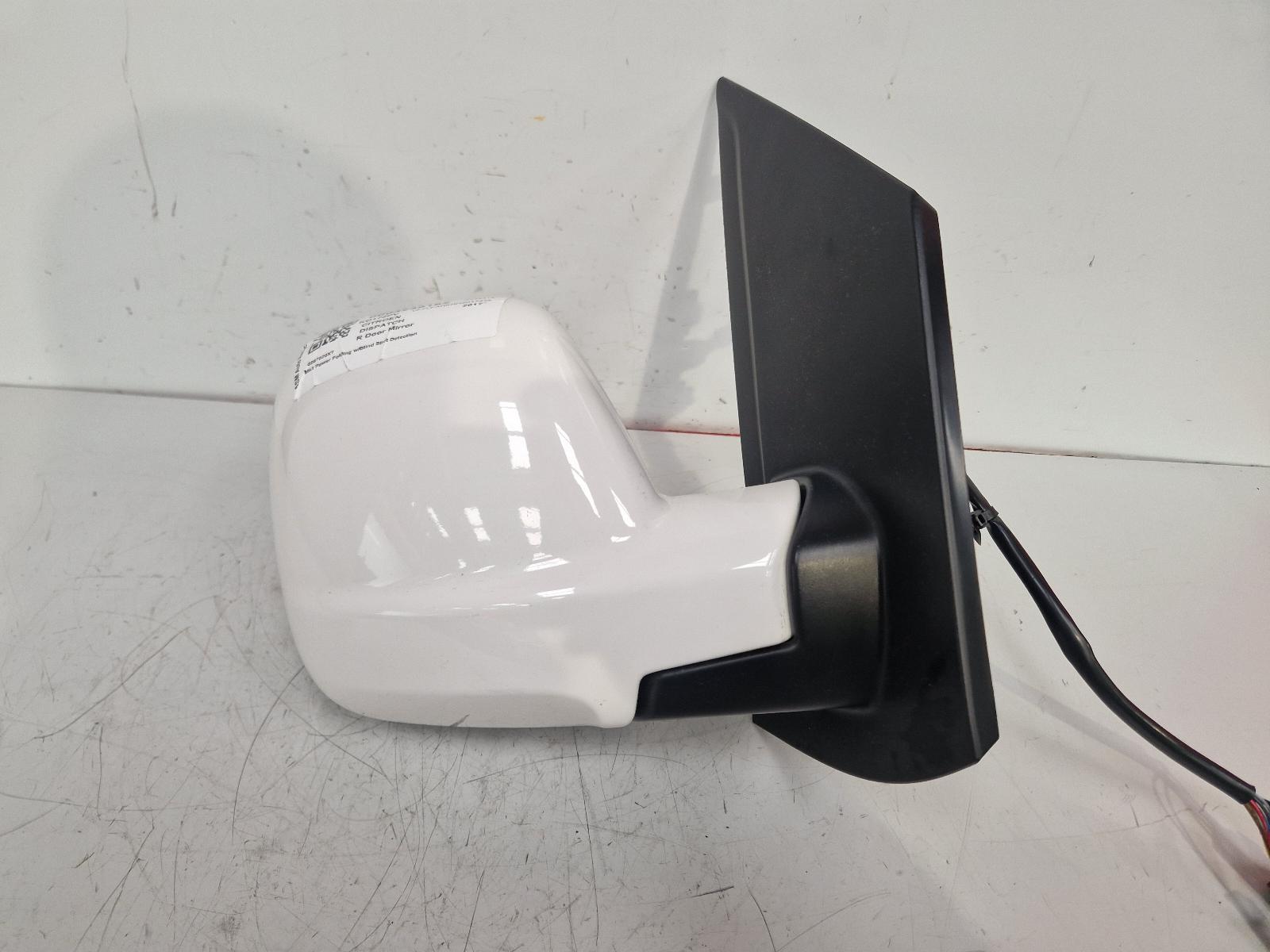 View Auto part R Door Mirror Citroen Dispatch 2017