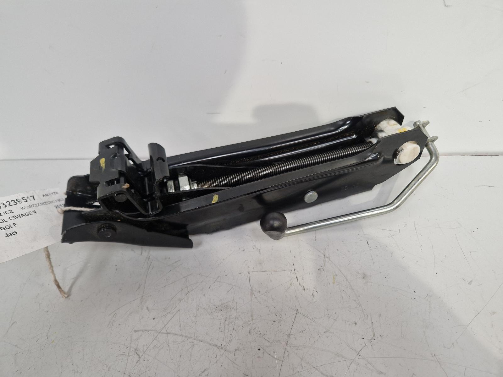 View Auto part Jack Volkswagen Golf 2012