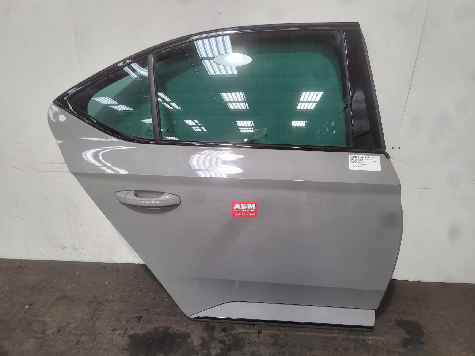 View Auto part R Rear Door Skoda Superb 2021