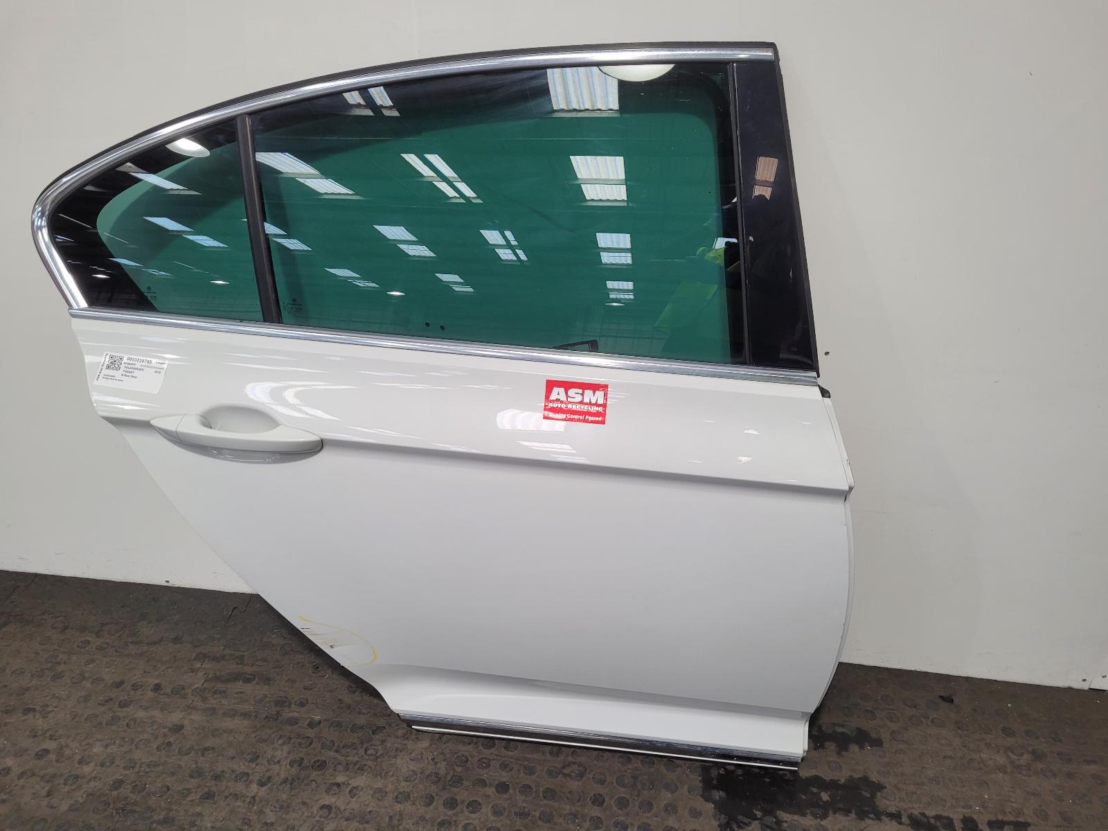 View Auto part R Rear Door Volkswagen Passat 2016