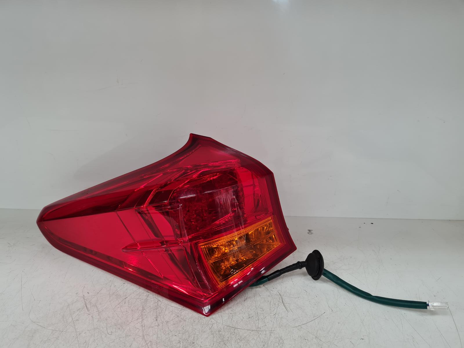 View Auto part L Taillight Toyota Auris 2015