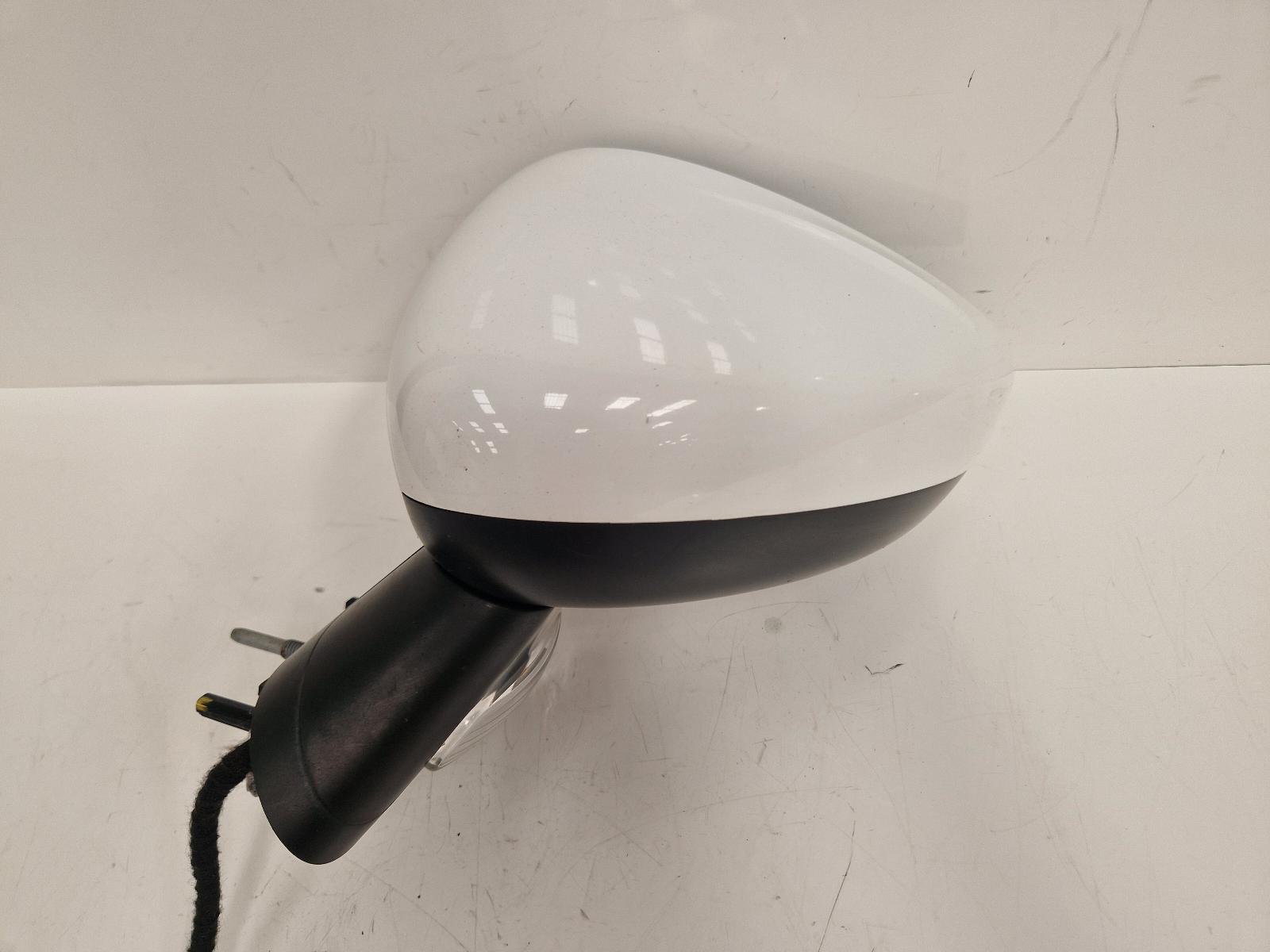 View Auto part L Door Mirror Citroen C4 2018