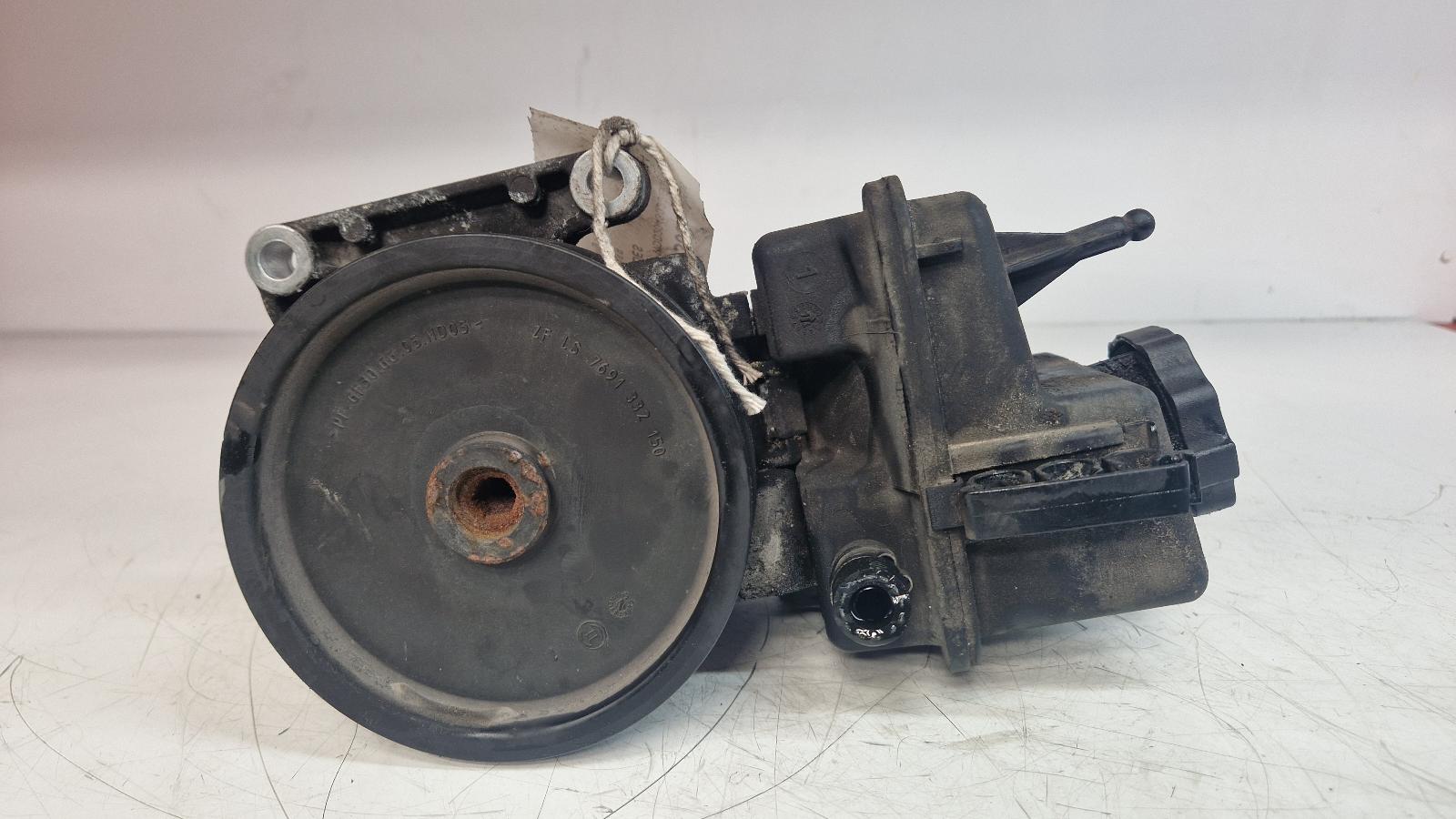 View Auto part Steering Pump Mercedes C Class 2014