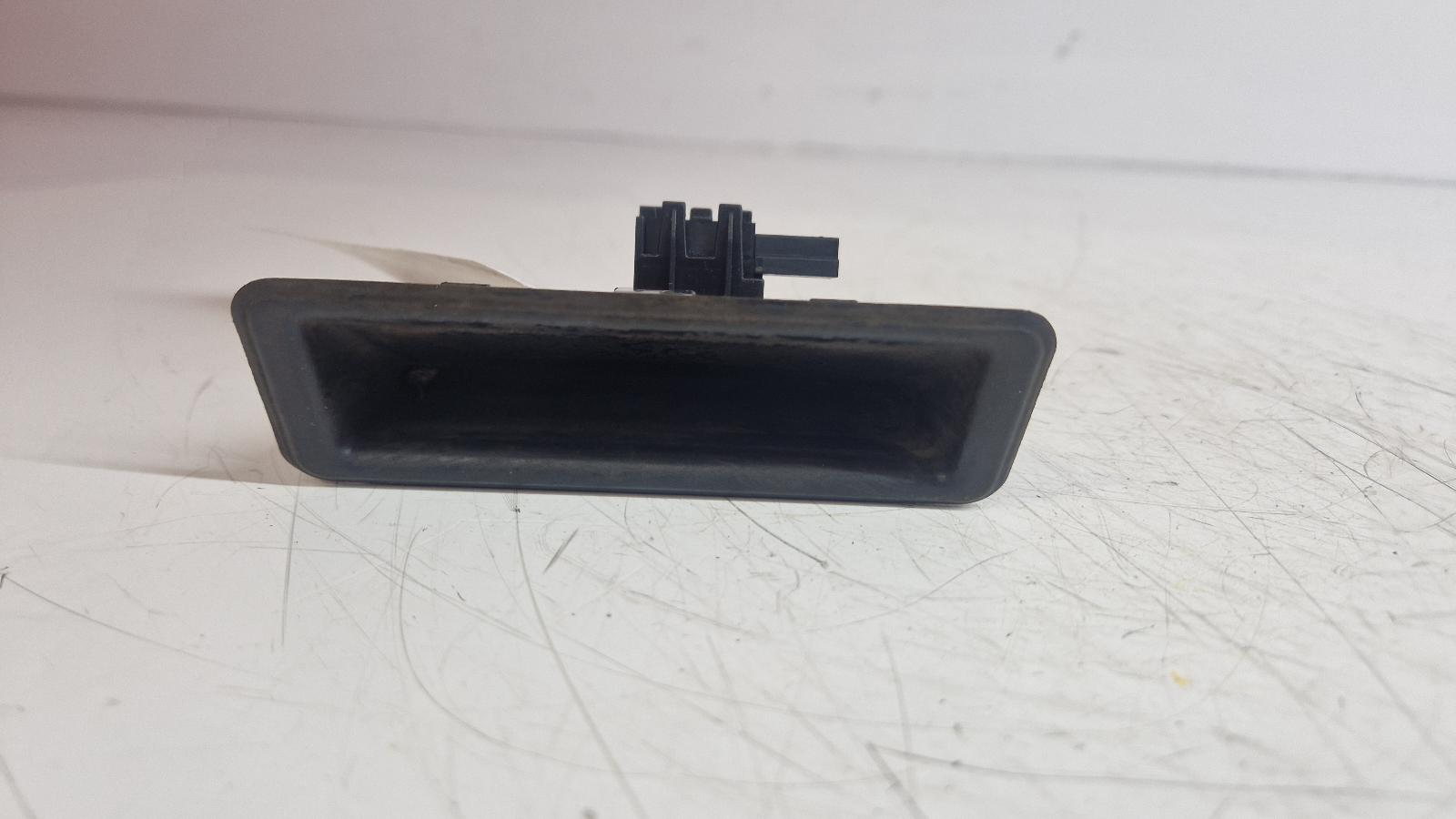 View Auto part Tailgate Handle Bmw 1 Series 2008