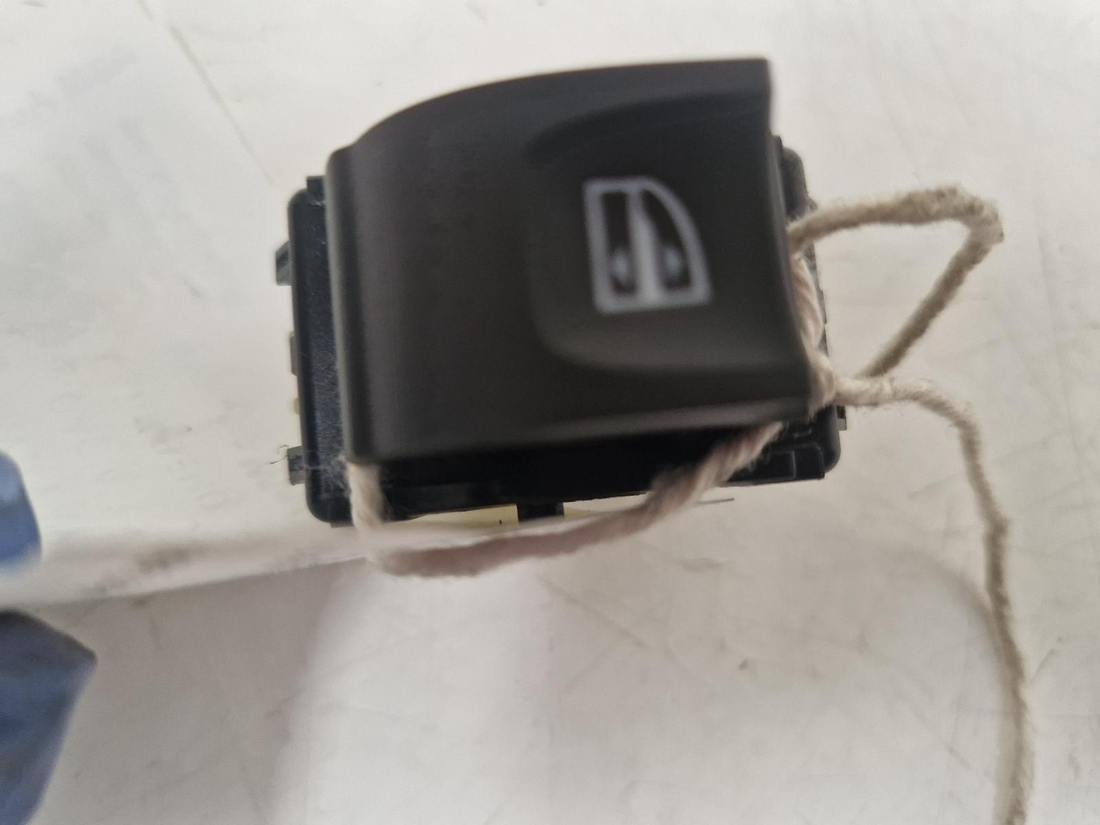 View Auto part Elect. Window Switch Dacia Sandero 2024