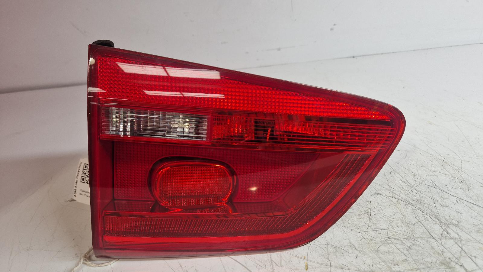 View Auto part R Taillight Volkswagen Touran 2015